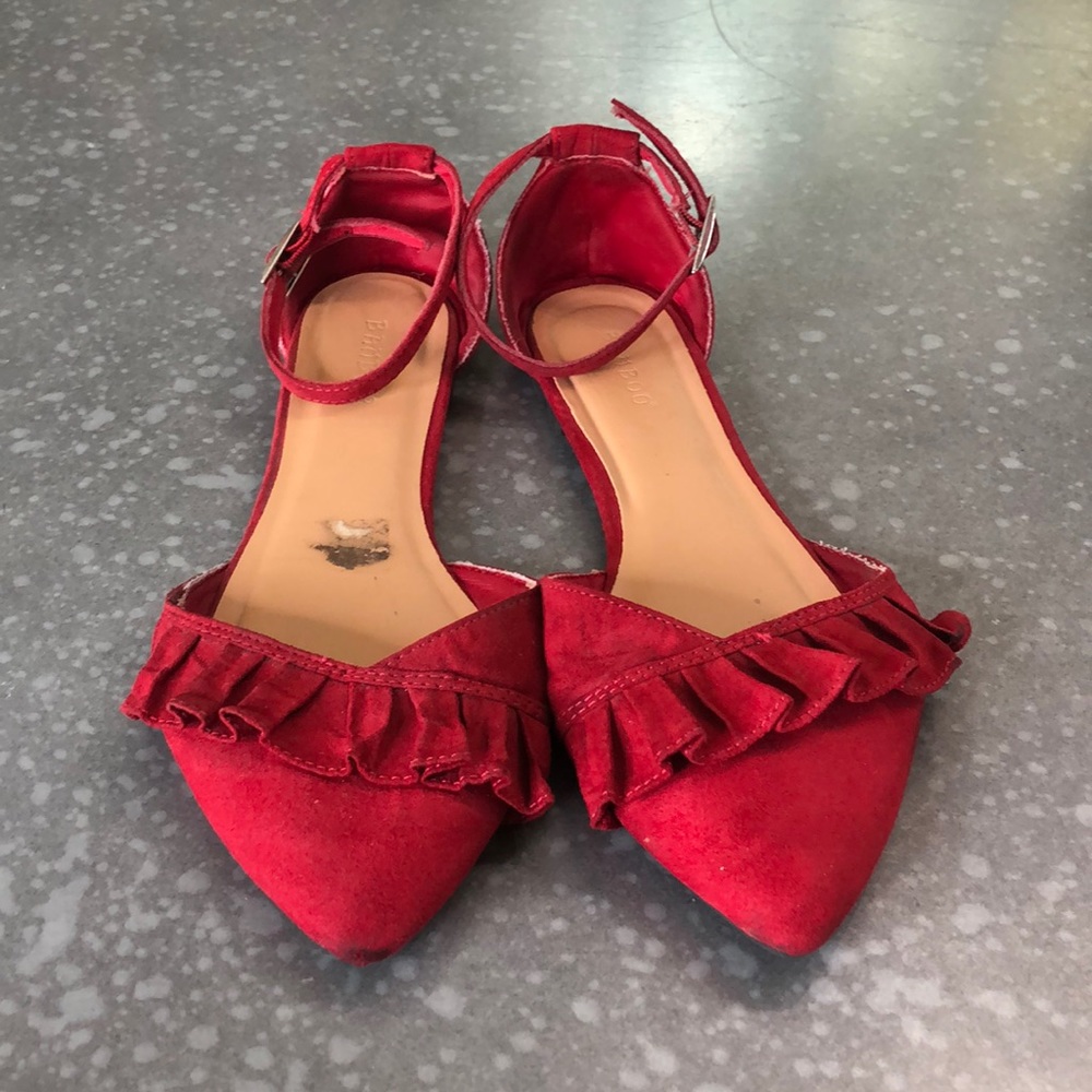 Cute red flats !